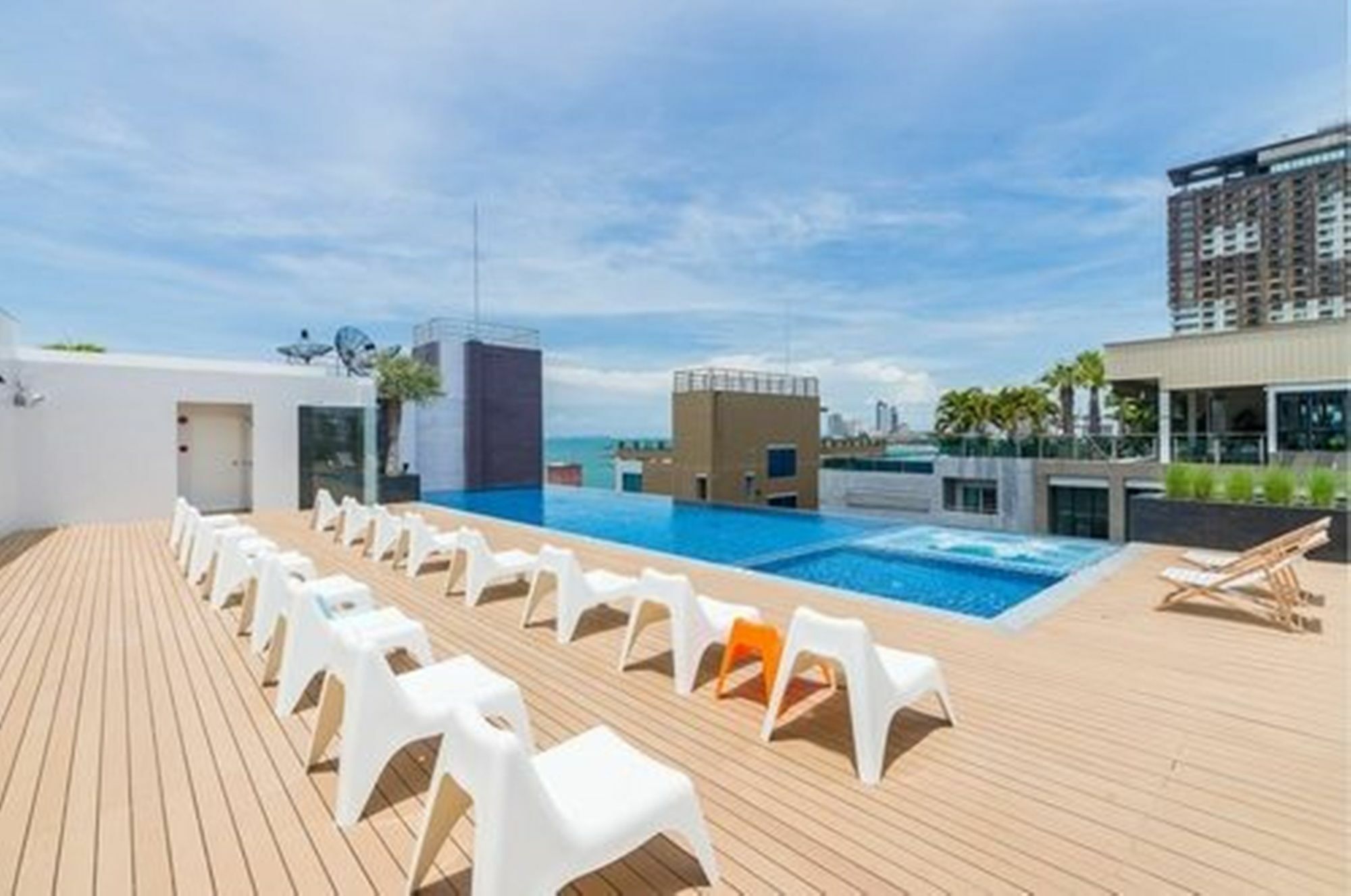 Sea Me Spring Hotel Pattaya Exterior photo
